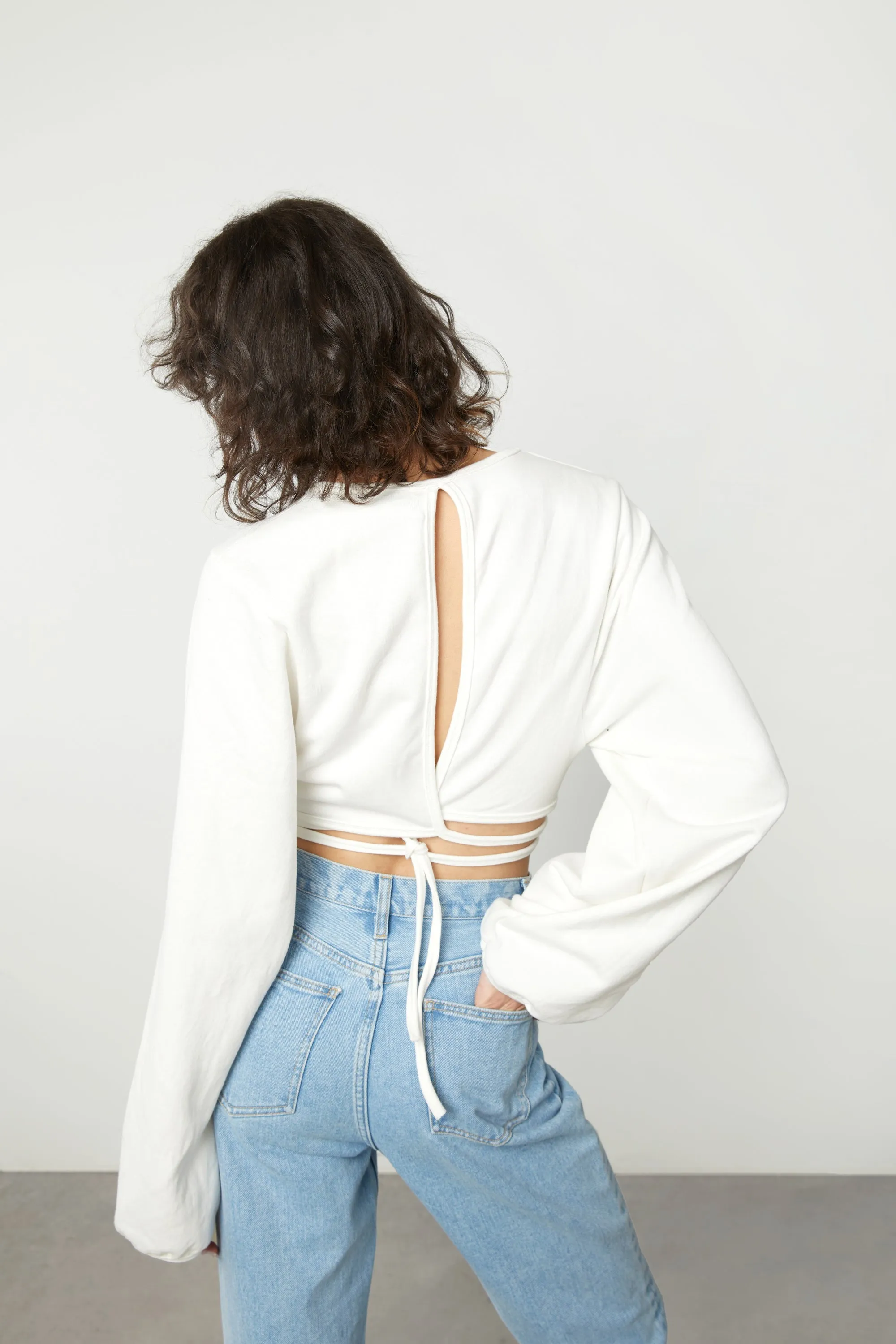 CROPPED TOP WITH OPEN BACK